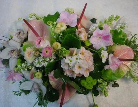 Composizione floreale con vari fiori